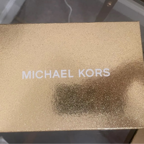 Michael Kors wristlet - Picture 3 of 3